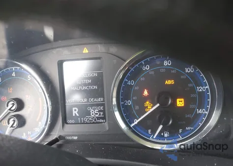 2017 Toyota Corolla Le z USA, uszkodzony, nr VIN 5YFBURHE3HP735607